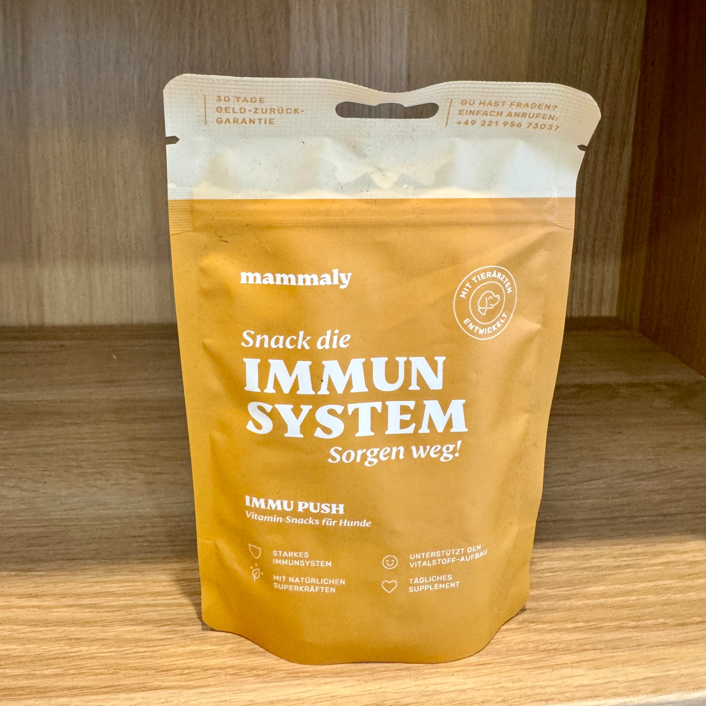 Gelbe Verpackung von der Firma Mammaly mit Nahrungsergänzungsmittel Snack 