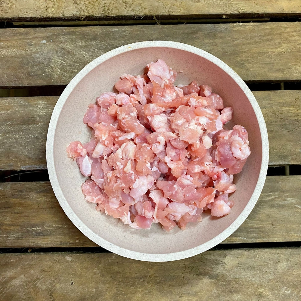 Scnale mit rohem Hundefutter