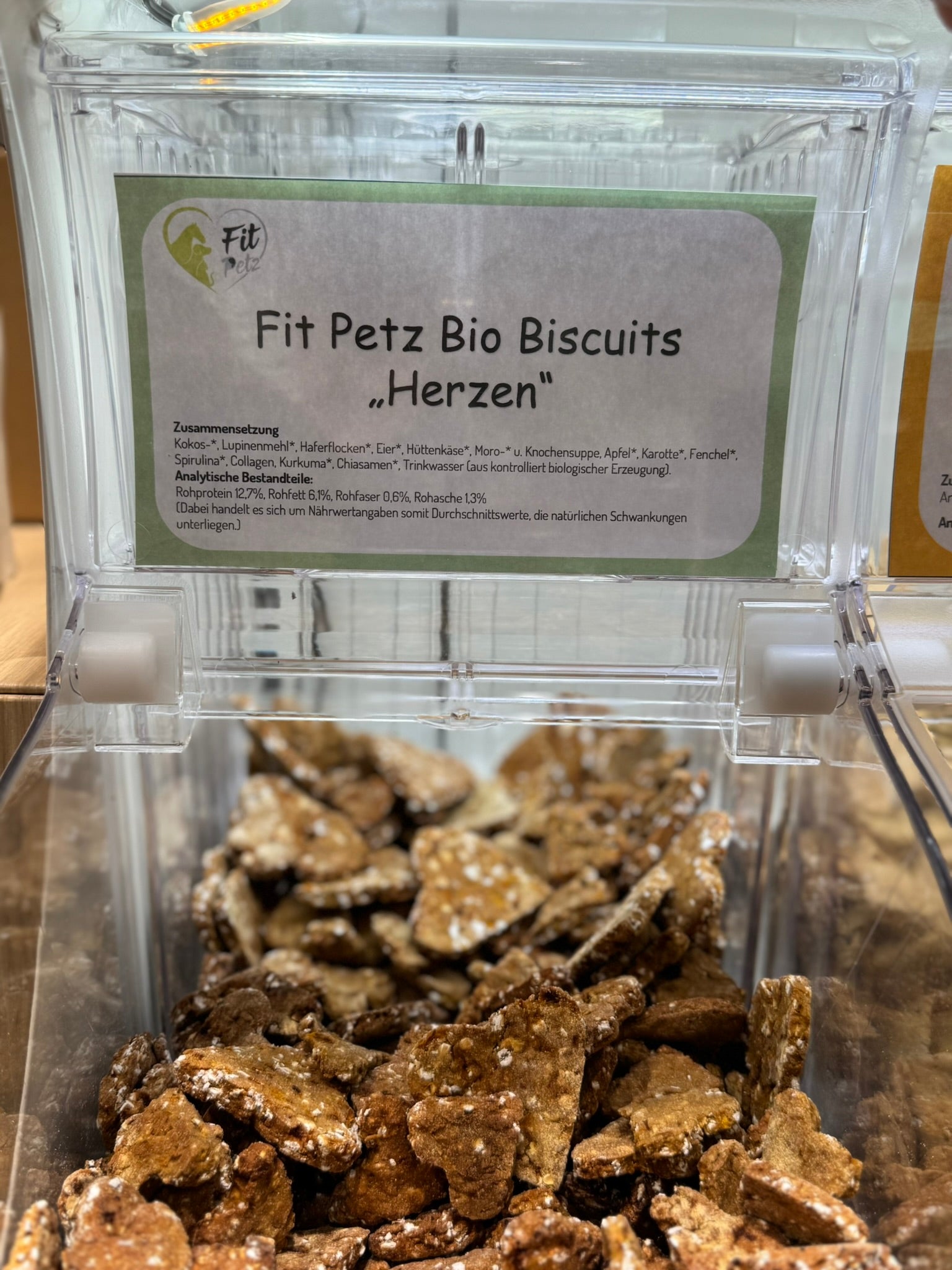 Bio Bisquits Herzen Hundeleckerlis in Selbstbedienungsbox