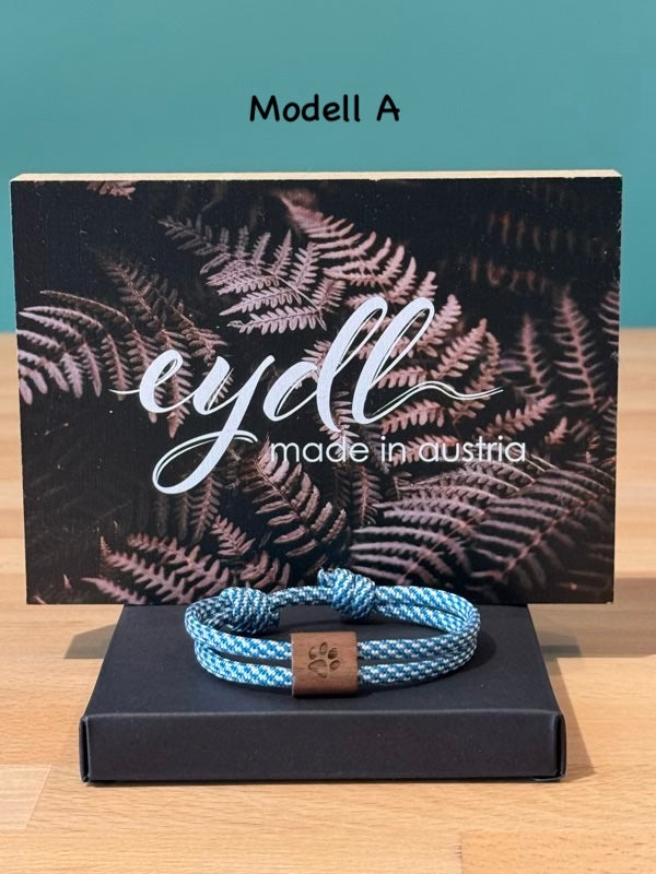 Schild Eydl und blau weißes Armband