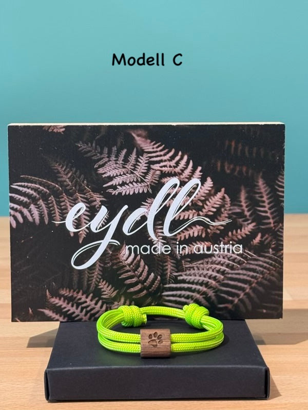 Schild Eydl und hellgrünes Armband