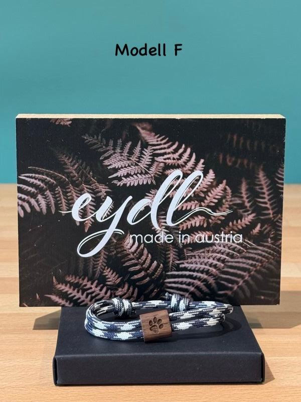 Schild Eydl und dunkelgrau weißes Armband