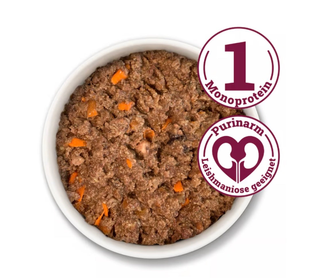 Ein Hundenapf mit Nassfutter und die Angaben das es ein Monoprotein ist und geeignet für Leischmanose 