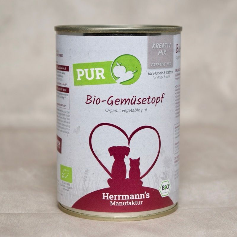 Dose Hundefutter mit Herrmanns BIo Gemüsetopf. Abbildung sitzender Hund neben sitzender Katze umrahmt von einem Herzen