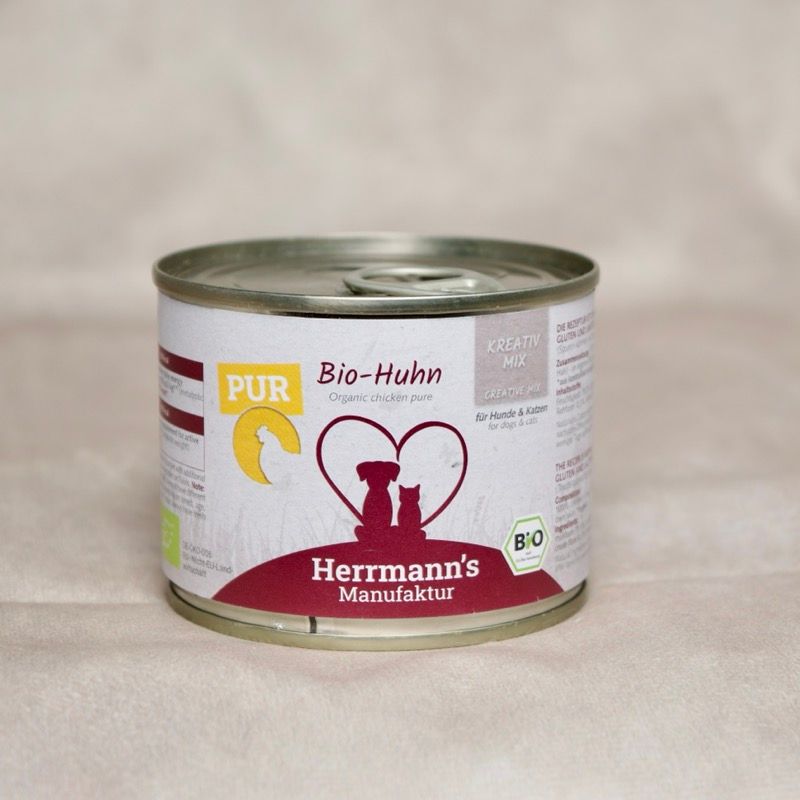 Dose Hundefutter mit Herrmanns BIo Huhn  Abbildung sitzender Hund neben sitzender Katze umrahmt von einem Herzen