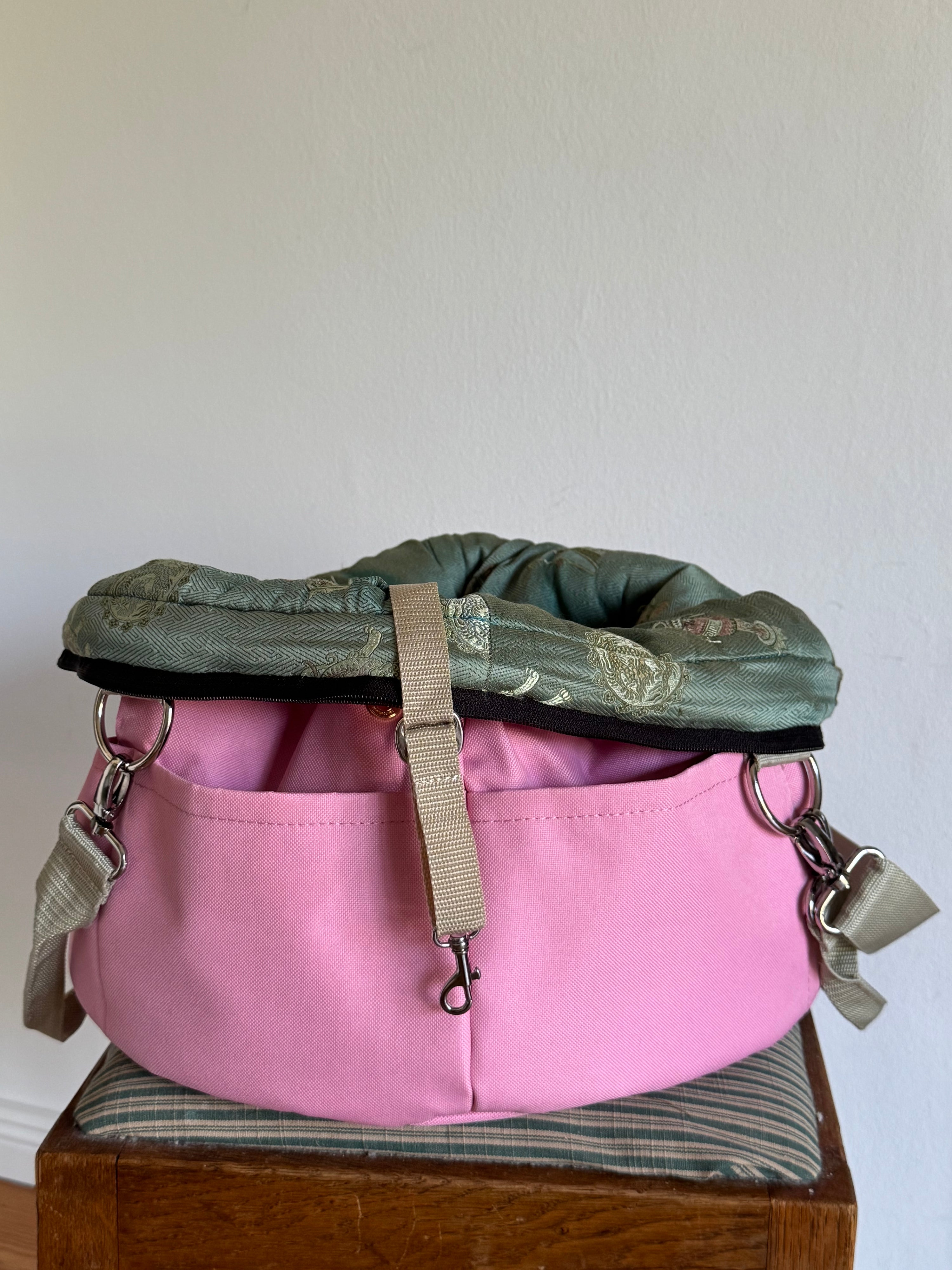 Eine Hundetasche zum schlafen und verreisen 