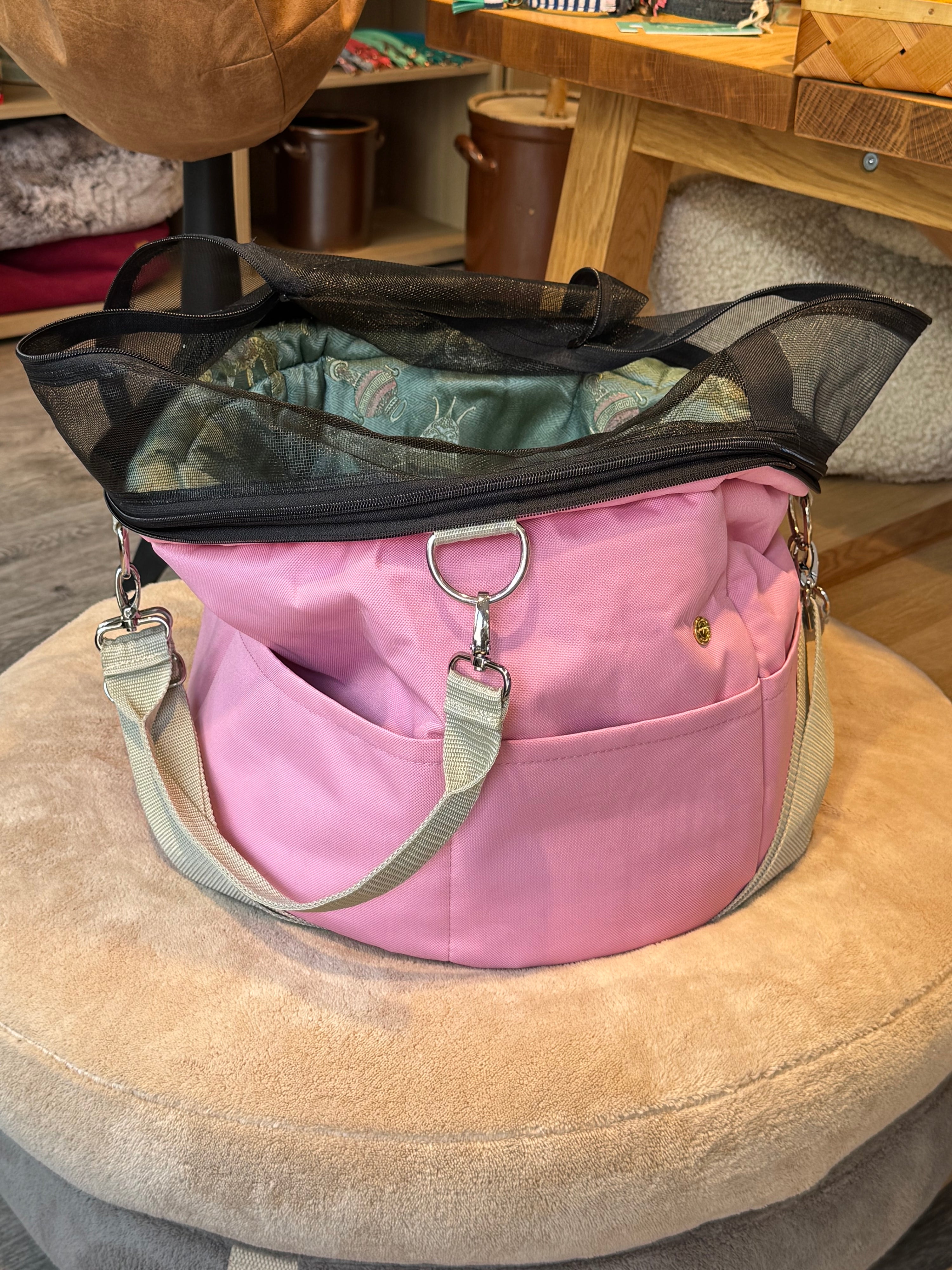 Eine Hundetasche zum schlafen und verreisen 