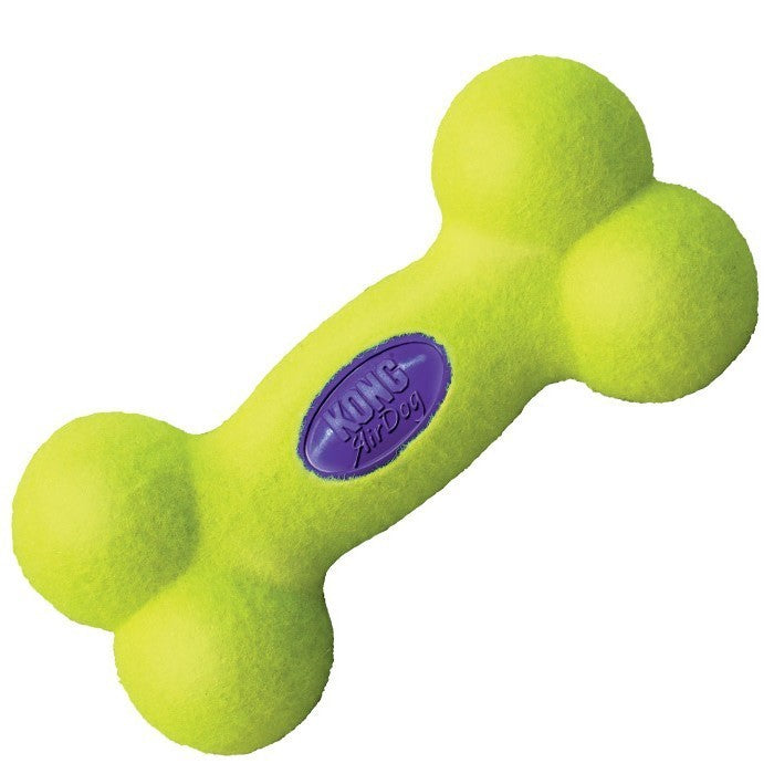 Gelbes KONG AirDog Hundespielzeug in Knochenform aus Tennisstoff mit Quietschfunktion.