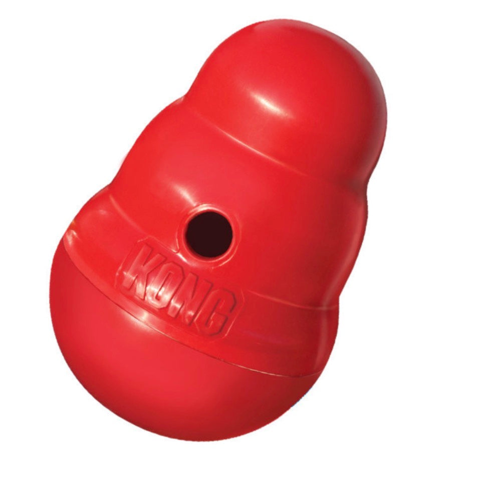 Eine Hundespielzeug in Rot für Leckerlies von der Marke KONG 
