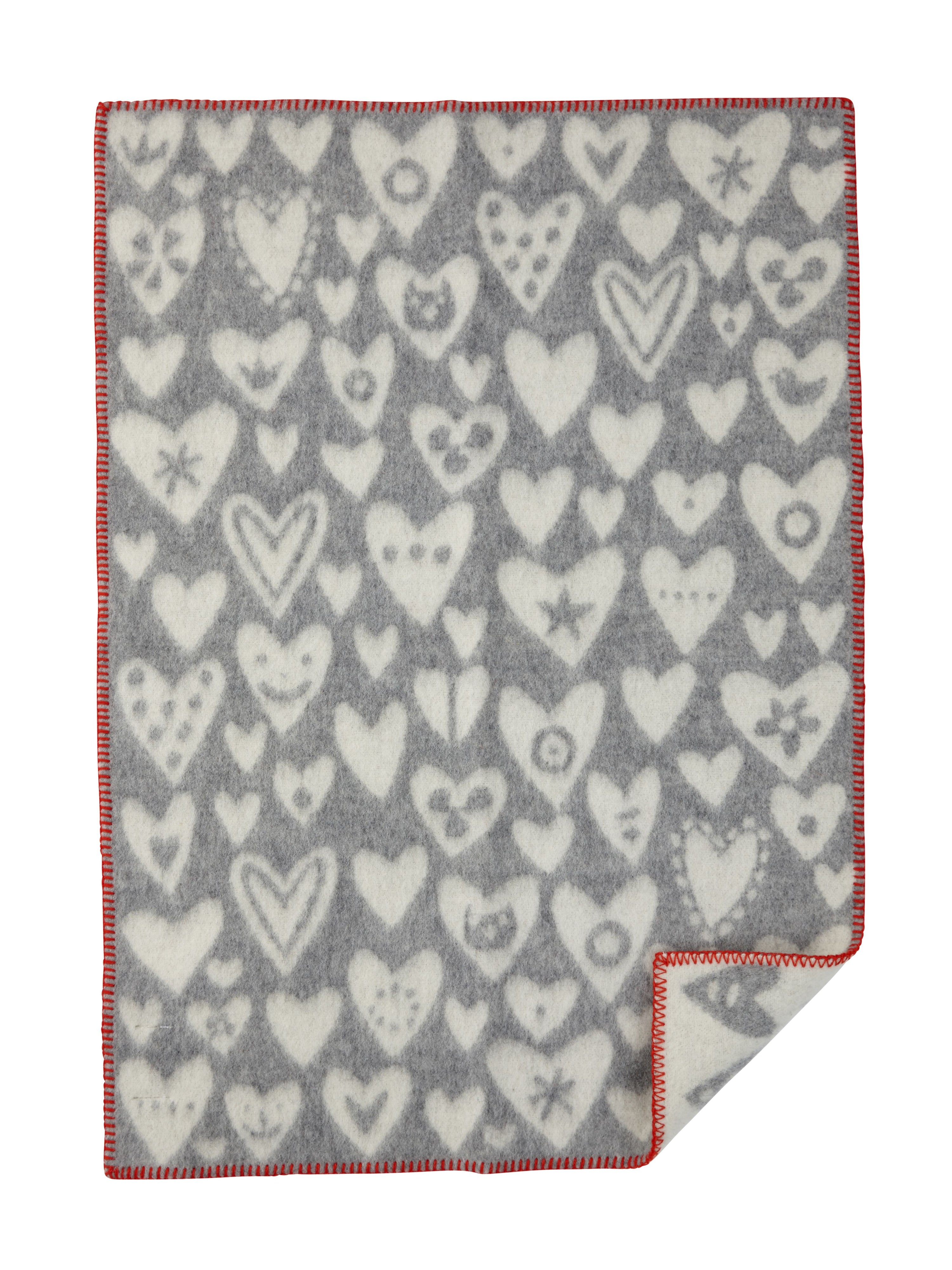 Graue Kuscheldecke mit weißem Herzmuster und rotem Kettelrand, weiche Decke für Hunde oder Zuhause.