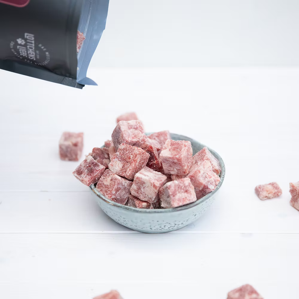 Lottchens Liebe Rind Pur Würfel – tiefgefrorenes BARF Hundefutter aus Rind, gewolfte Würfel in Schale, 600 g, nur Abholung im Laden