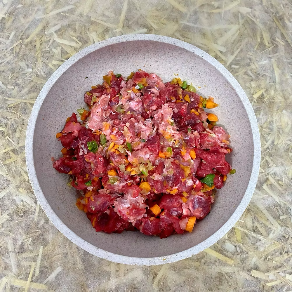 Lottchens Liebe Wild Mix gewolft im Napf – frisches Muskelfleisch und Innereien vom Wild mit Gemüse, ideal zur natürlichen BARF-Ernährung für Hunde