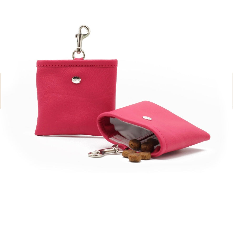 Leckerlibeutel aus rotem Leder von Maul, Premium Snacktasche für Hundetraining, mit Karabiner.
