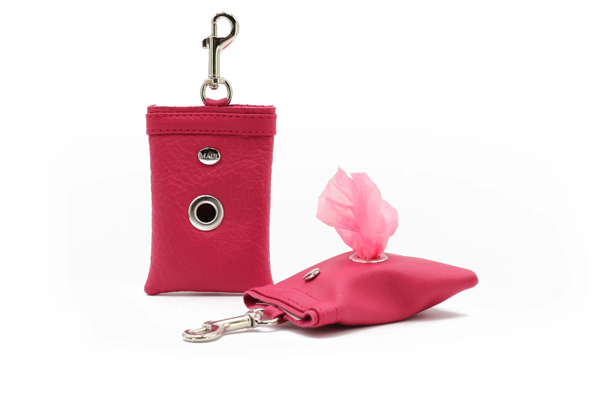 Roter Kotbeutelspender aus Leder von Maul mit Metallöse und Karabiner, hochwertiges Hundezubehör Made in Germany.
