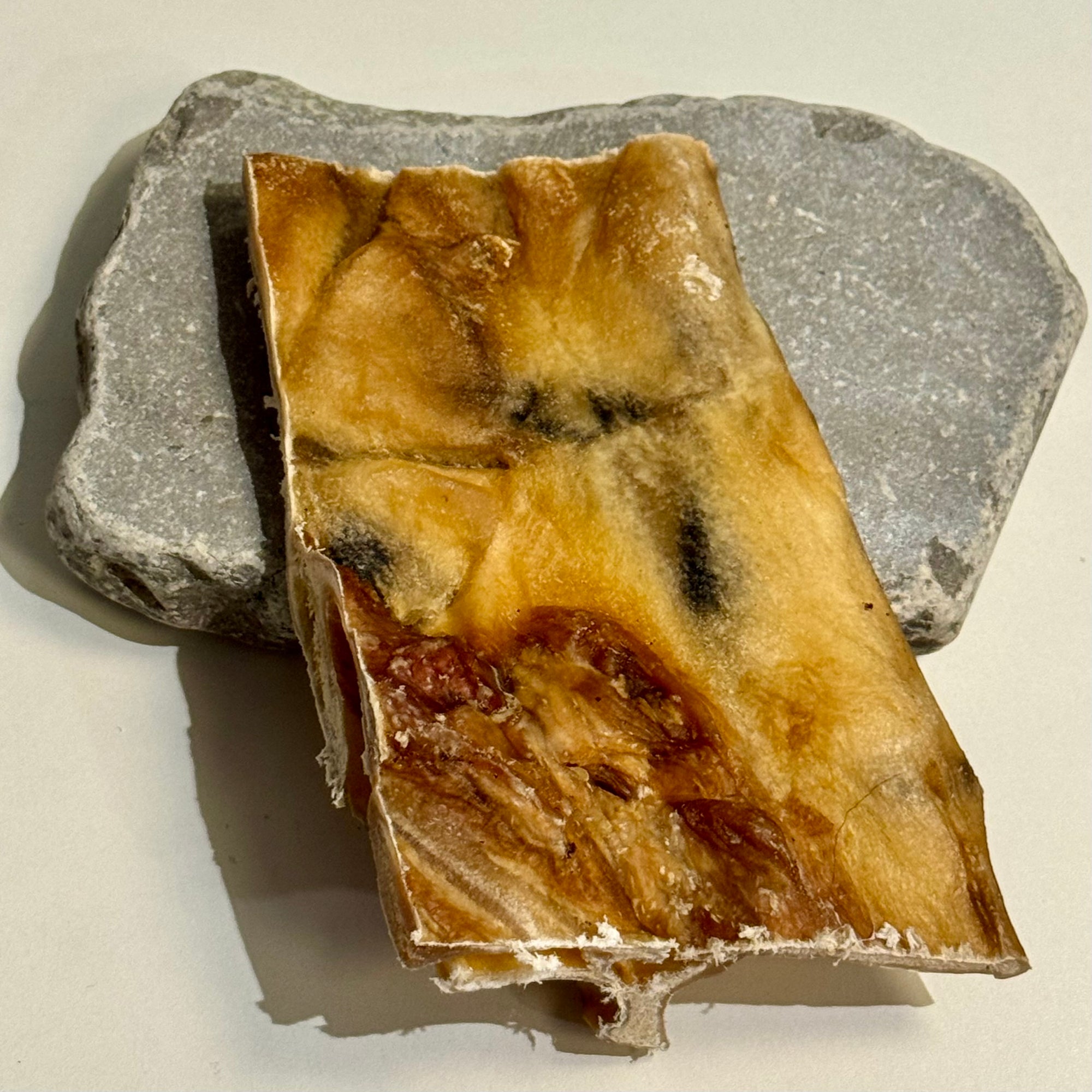 Eine Rinderkopfhautplatte von der Firma Mein Liebling(s) Hund 