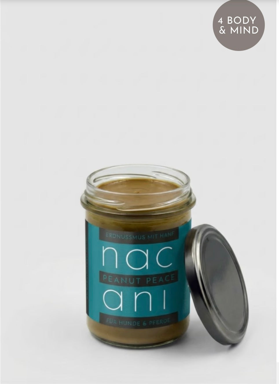 Offenes Glas vom Erdnussmus mit Hanf 