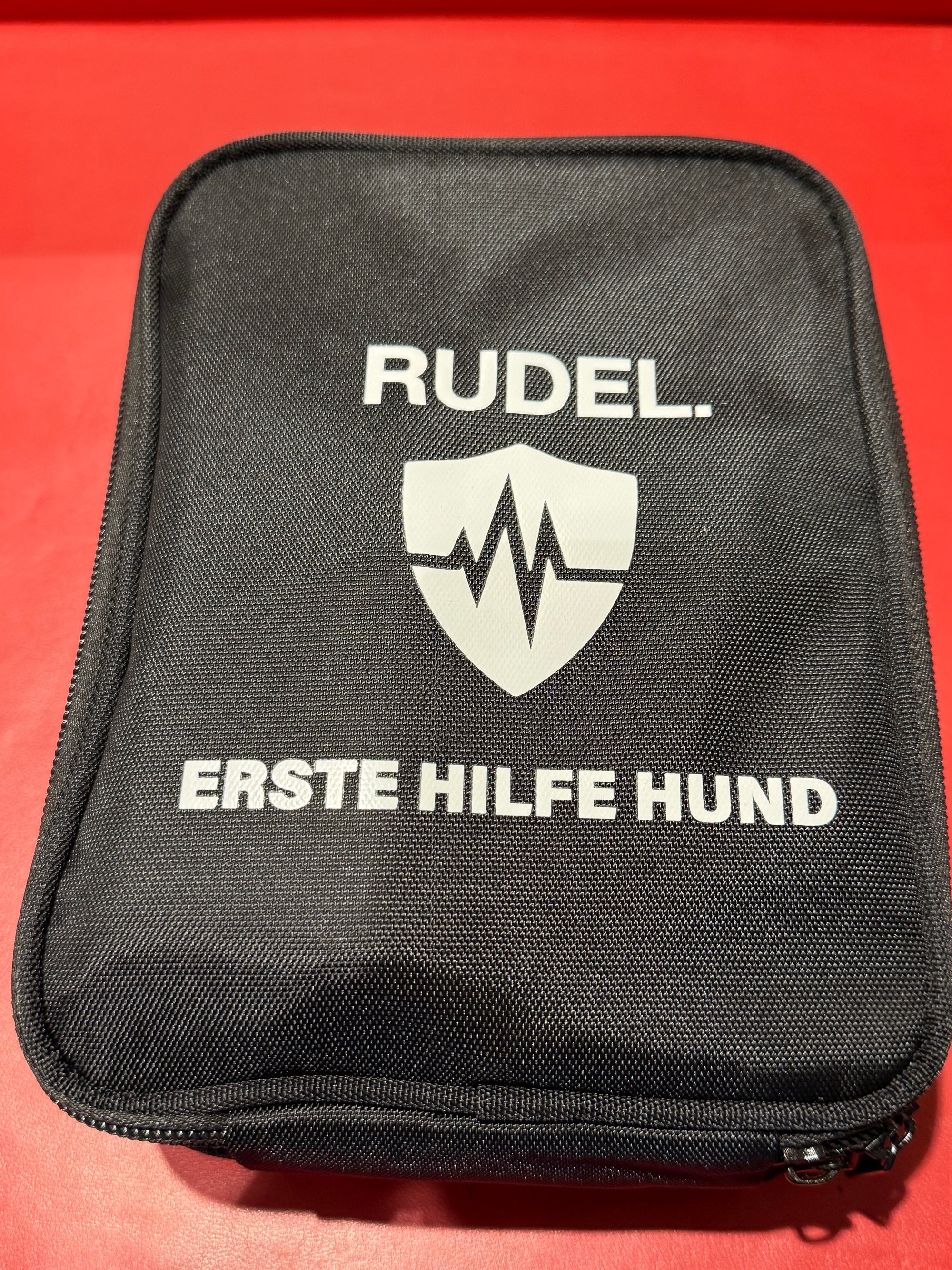RUDEL Erste Hilfe Set für Hunde in schwarzer Tasche mit Reißverschluss und Aufdruck Erste Hilfe Hund