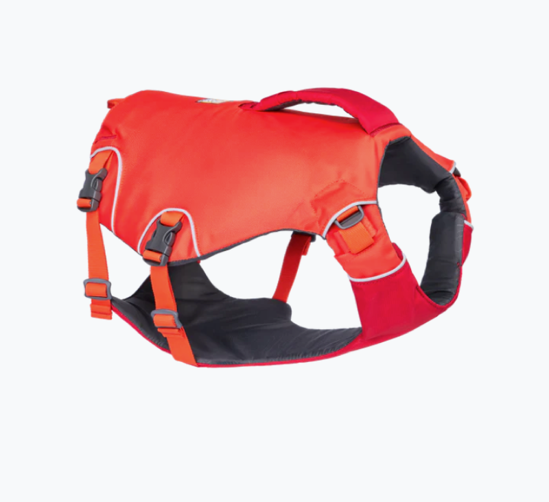 Rote Ruffwear Confluence Schwimmweste für Hunde mit verstellbaren Gurten, robustem Rückengriff und ergonomischer Passform für sicheres Schwimmen