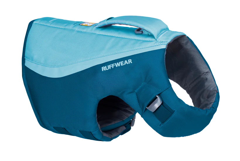 Blaue Ruffwear Float Coat Schwimmweste für Hunde mit robustem Griff am Rücken, ergonomischer Passform und strapazierfähigem Material für sicheres Schwimmen