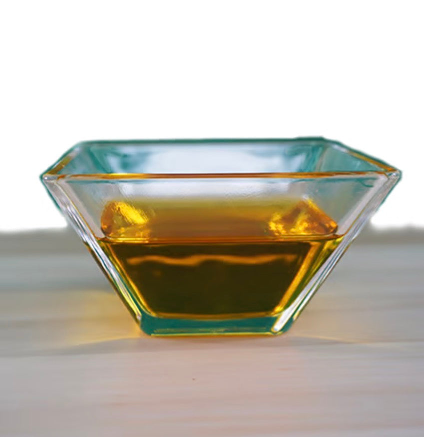 Eine Schale mit Hanfnussöl 