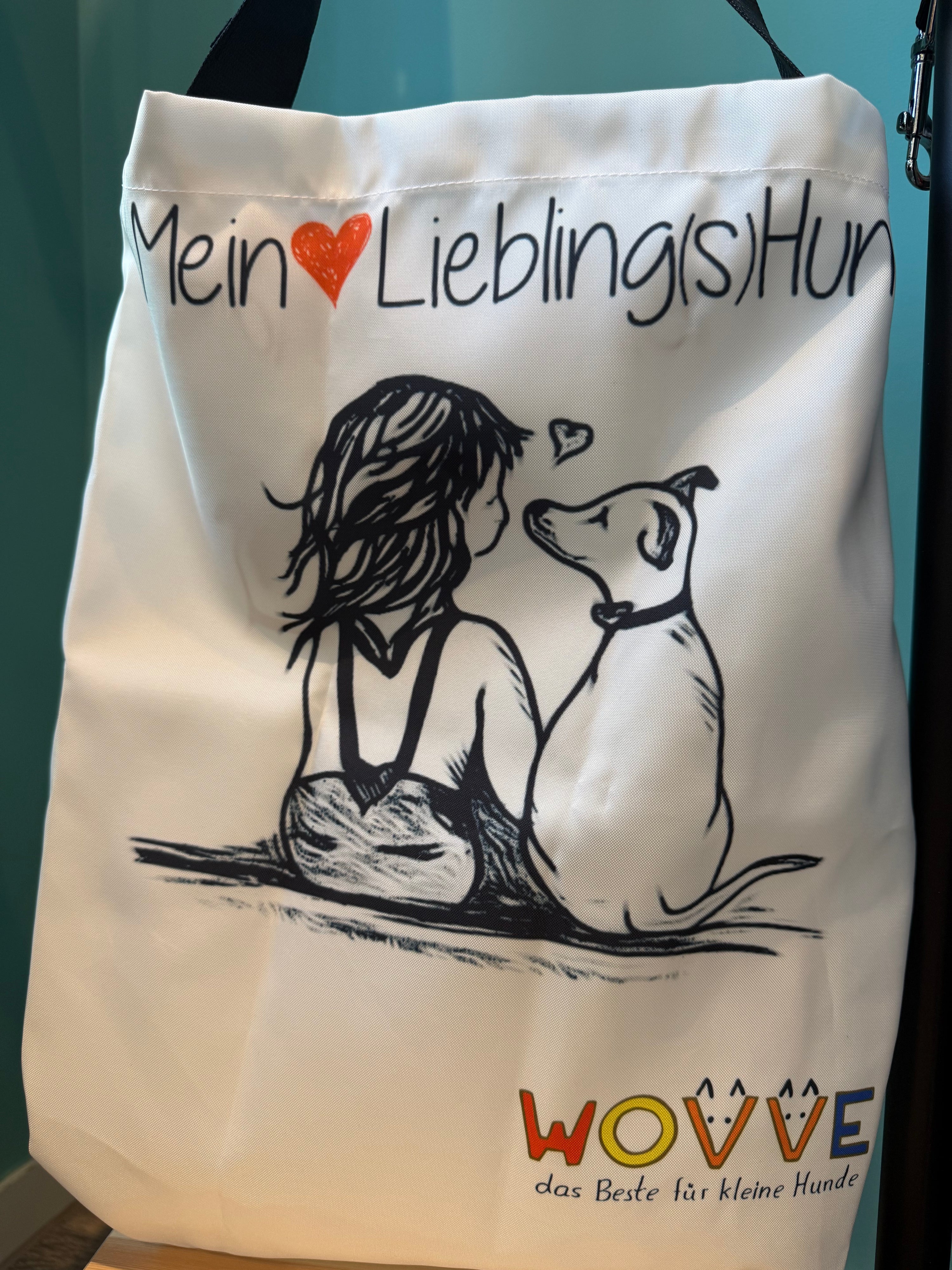 weißer Schulterbeutel mit Logoaufdrucken von Mein Lieblingshund und Wovve