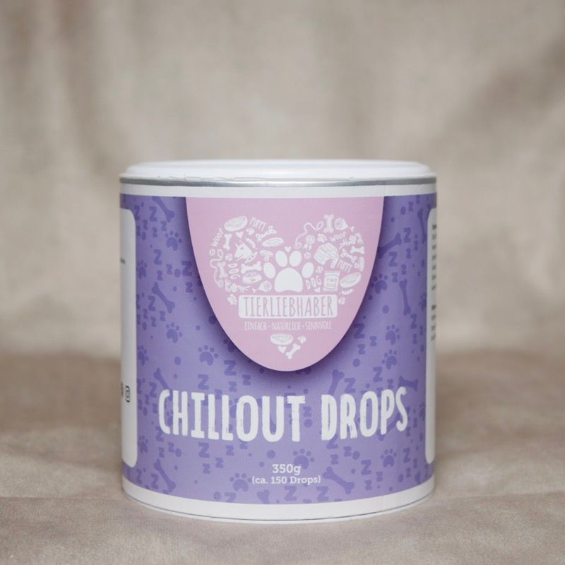 Tierliebhaber Chillout Drops für Hunde in violetter Dose, natürliche beruhigende Ergänzung mit Baldrian, Lavendel und Melisse, Inhalt 350 g